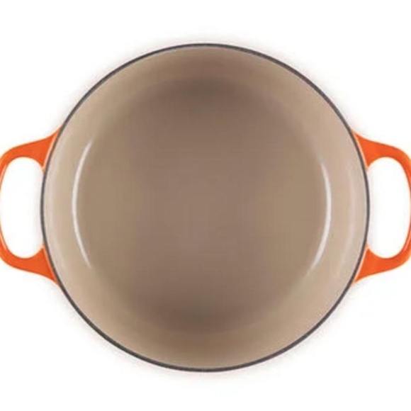 NIB Le Creuset 4.5 qt Signature Round Dutch Oven Flame orange - Picture 5 of 7